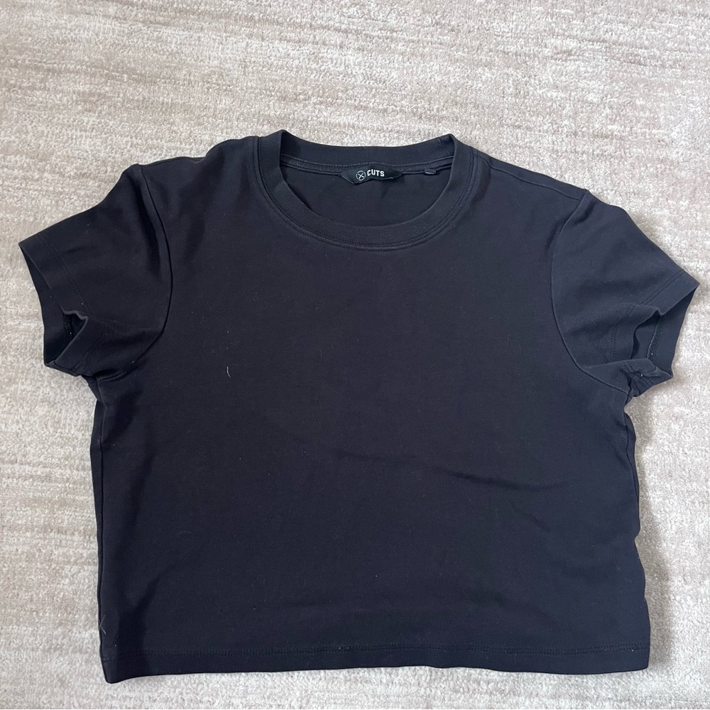 Cuts Black Women's Crop Tee